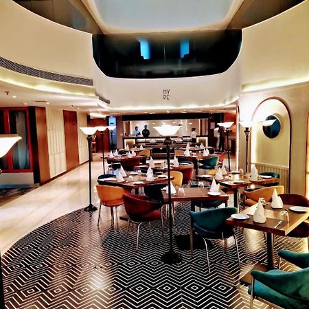 Hyphen Business Hotel Noida Esterno foto