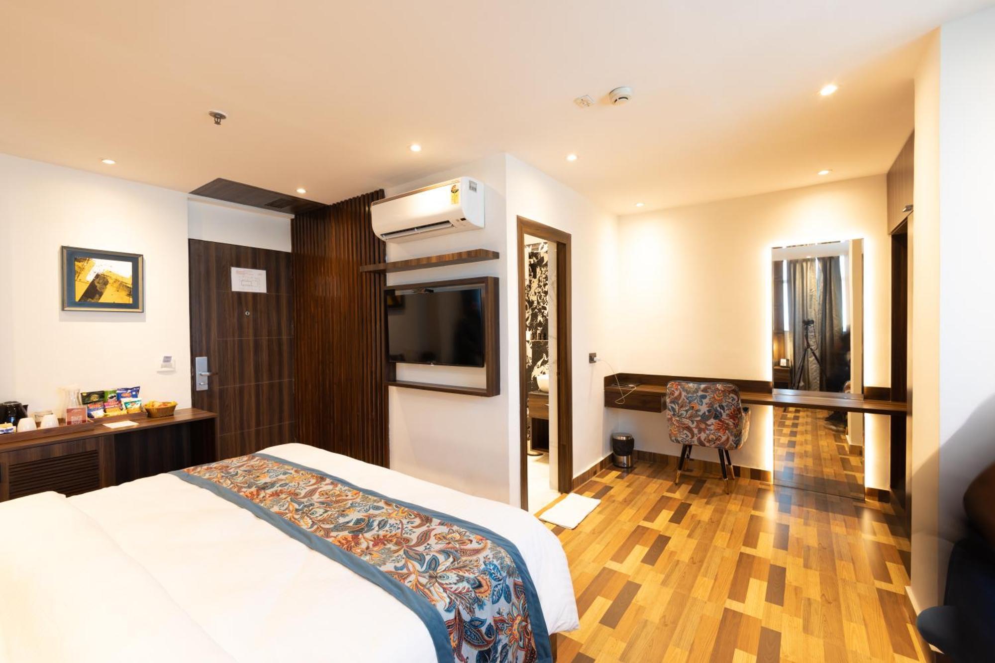 Hyphen Business Hotel Noida Esterno foto