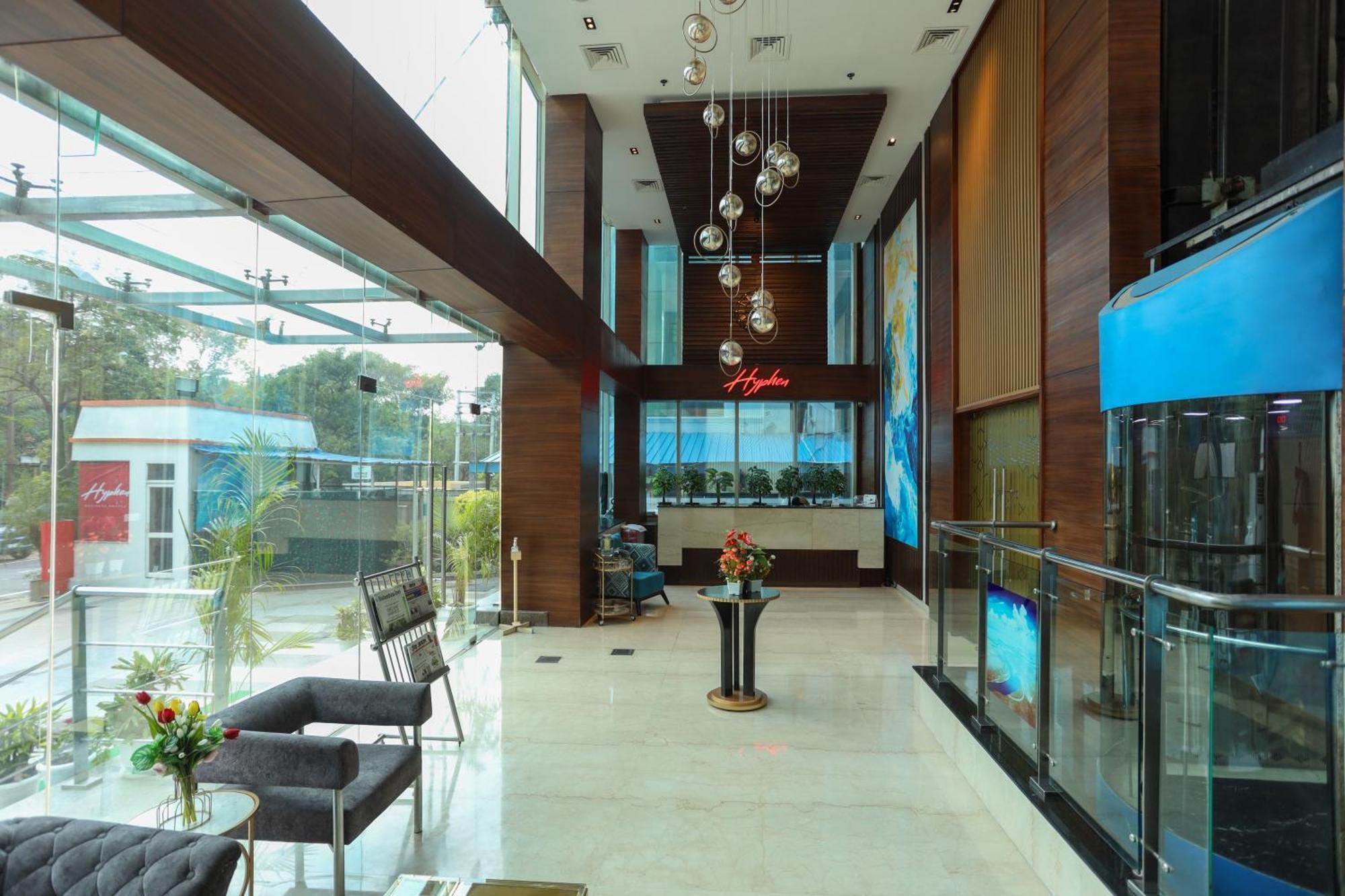 Hyphen Business Hotel Noida Esterno foto