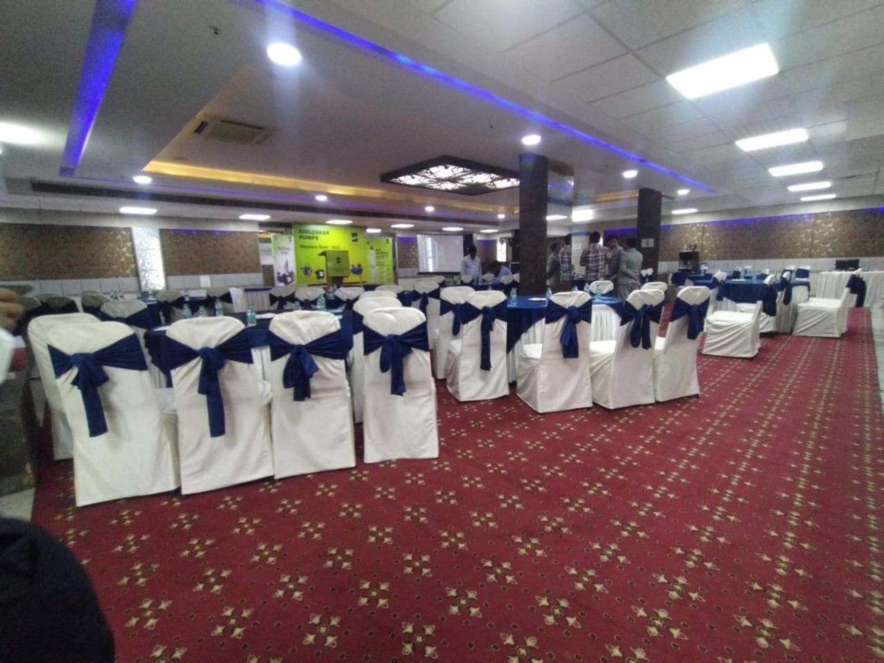 Hyphen Business Hotel Noida Esterno foto