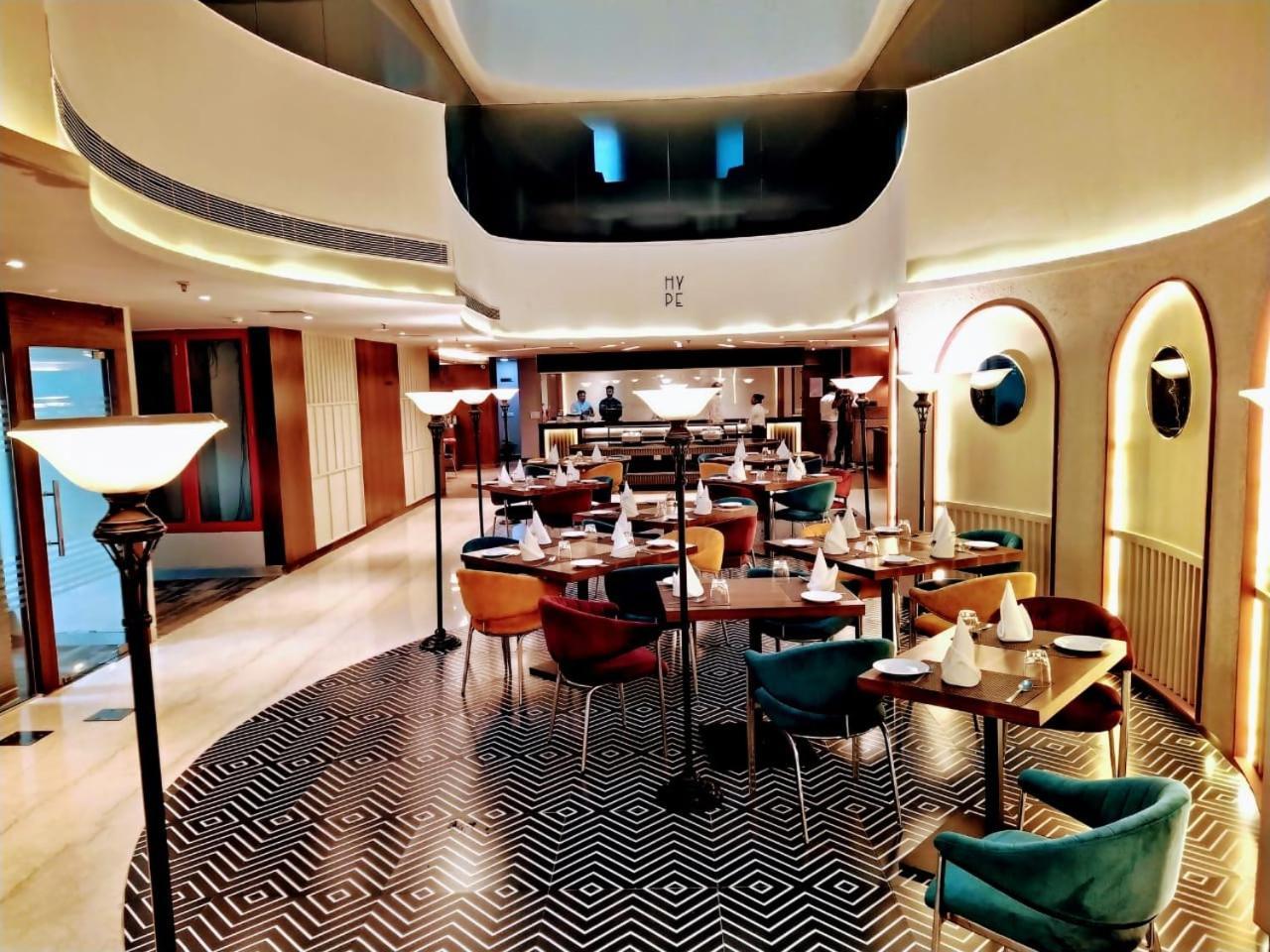 Hyphen Business Hotel Noida Esterno foto