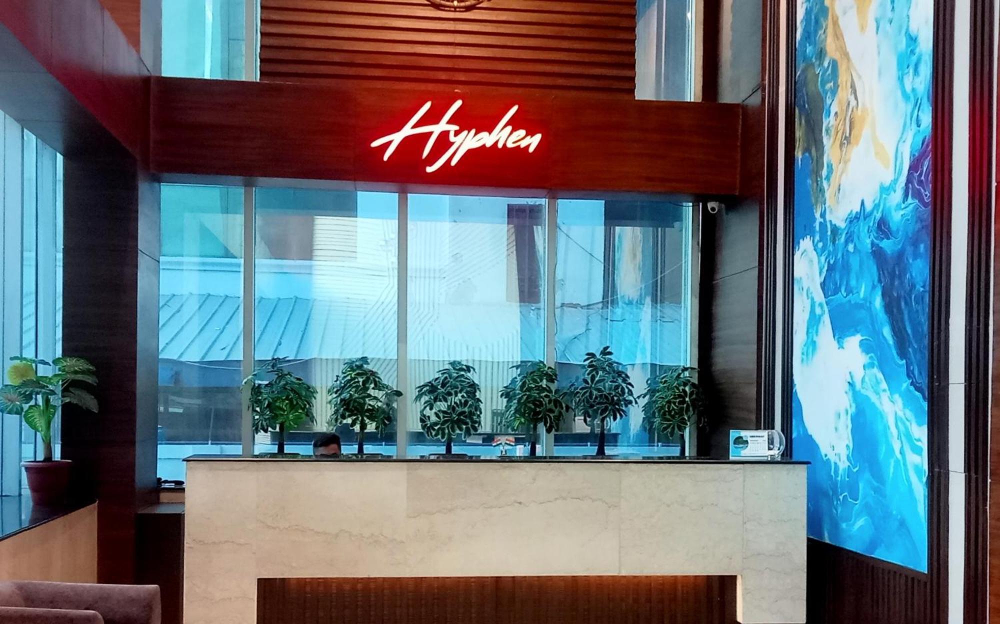 Hyphen Business Hotel Noida Esterno foto