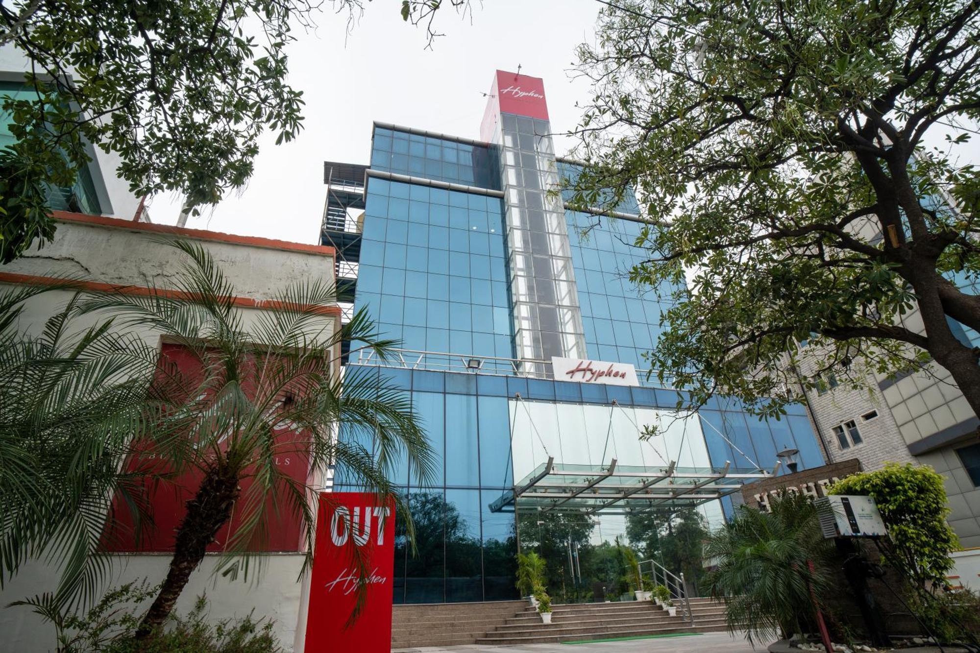 Hyphen Business Hotel Noida Esterno foto