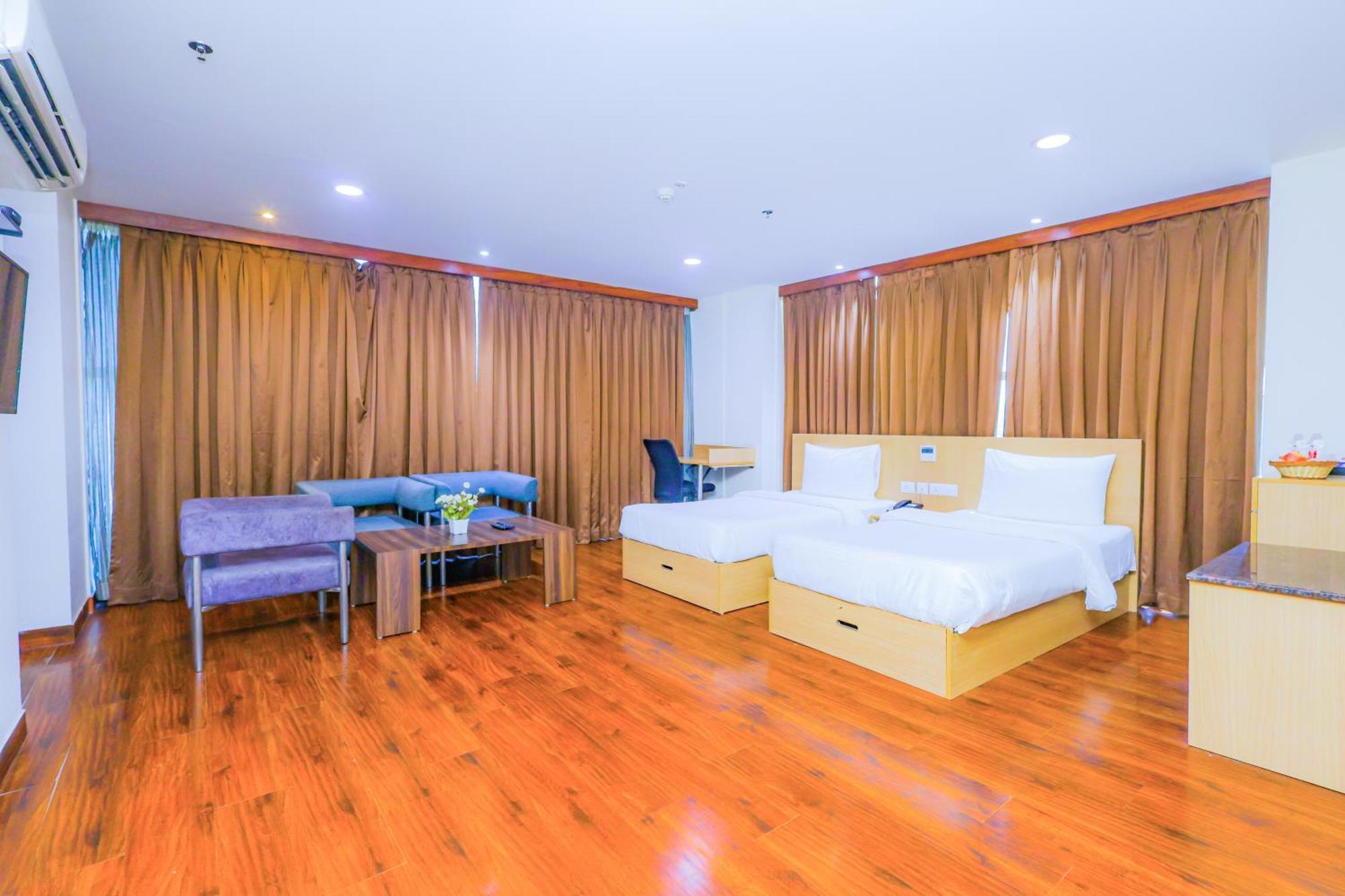 Hyphen Business Hotel Noida Esterno foto