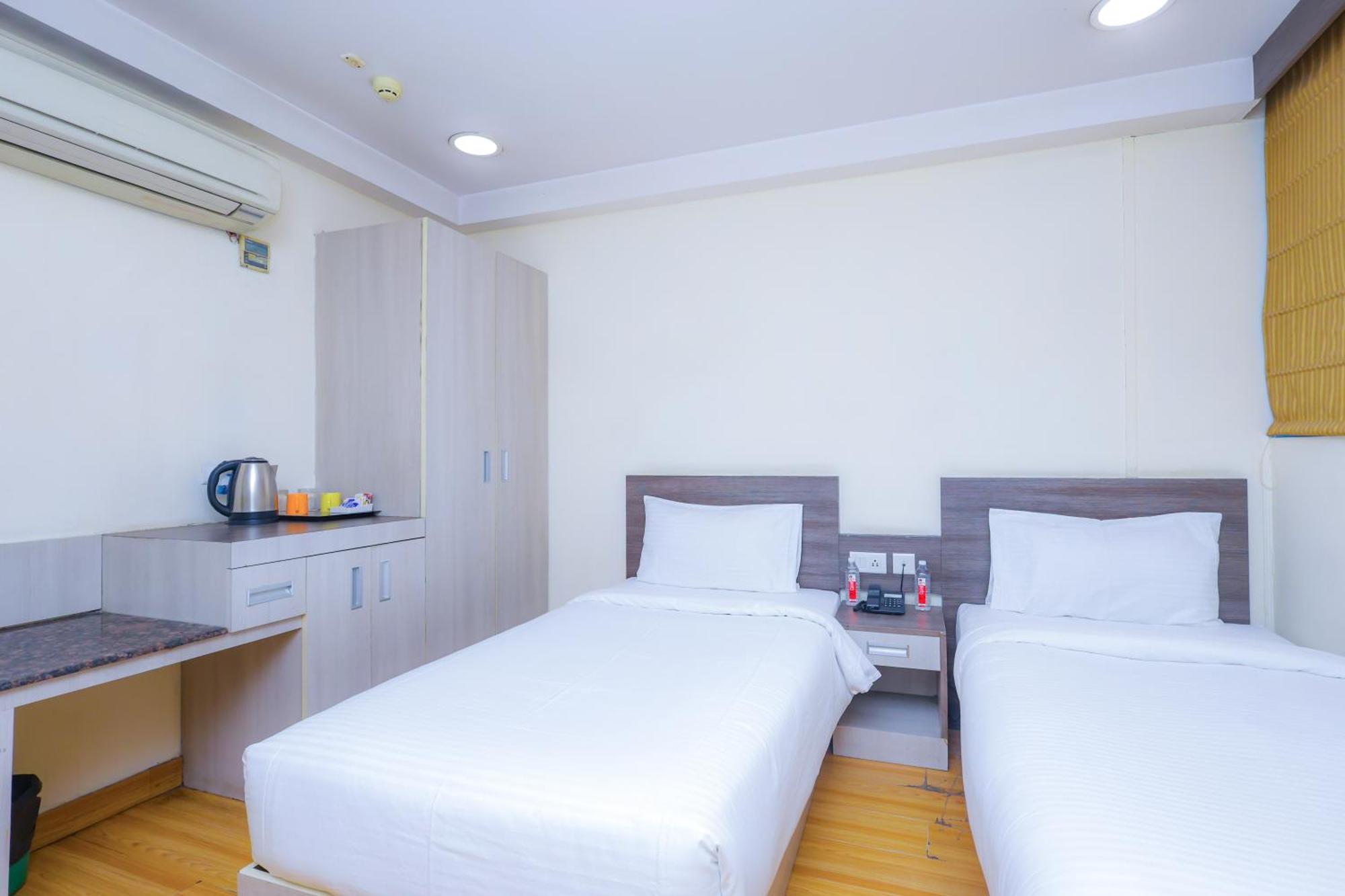 Hyphen Business Hotel Noida Esterno foto