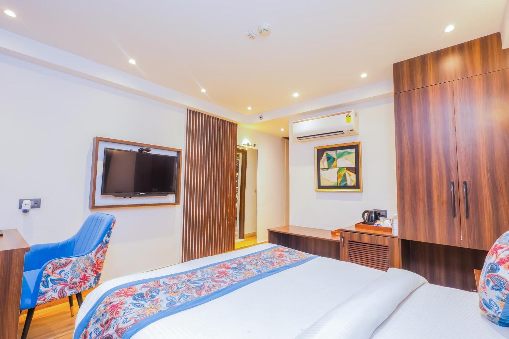 Hyphen Business Hotel Noida Esterno foto