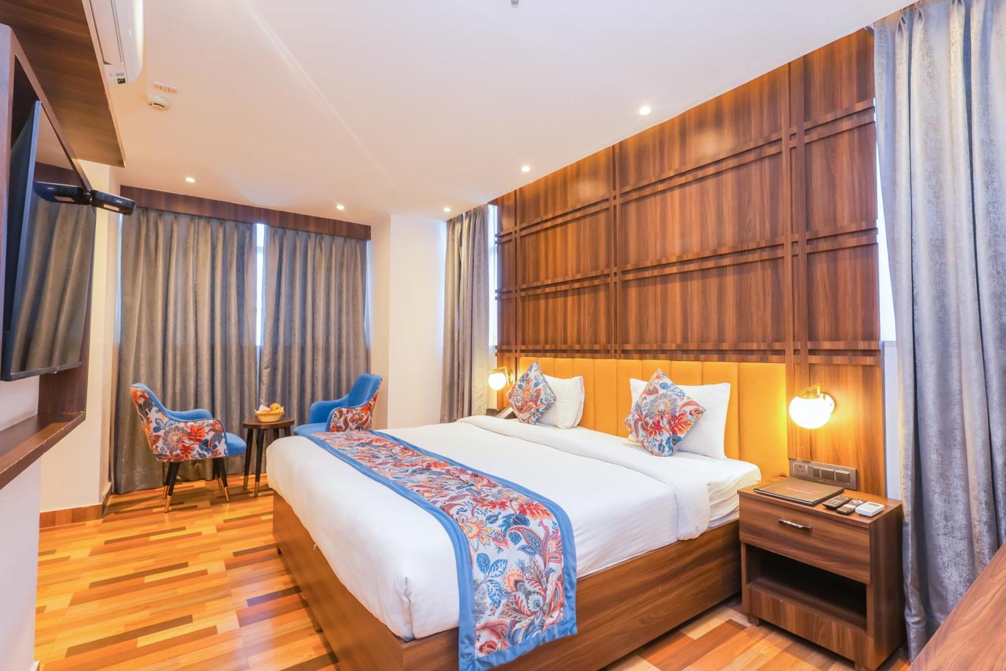 Hyphen Business Hotel Noida Esterno foto