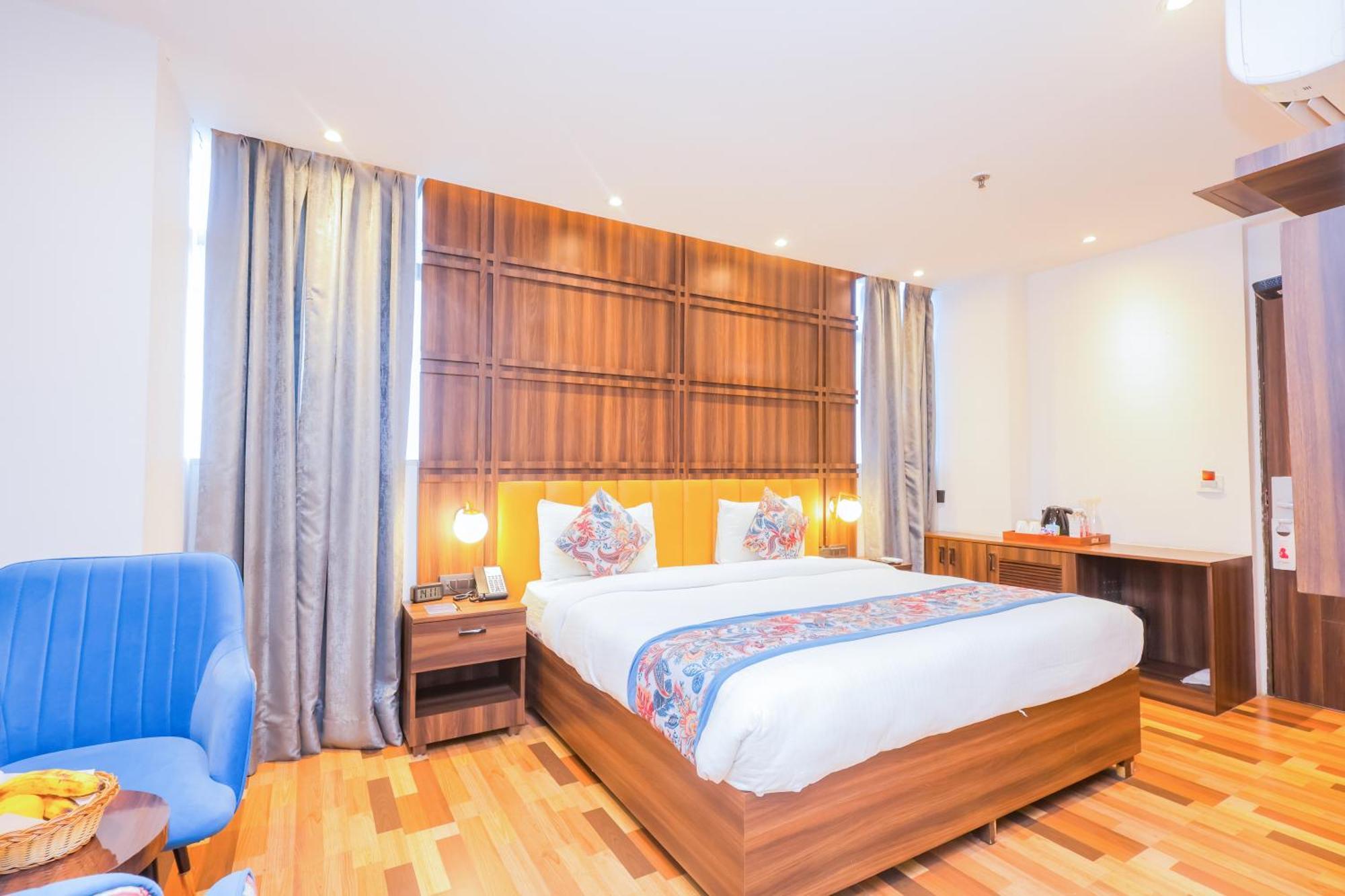 Hyphen Business Hotel Noida Esterno foto
