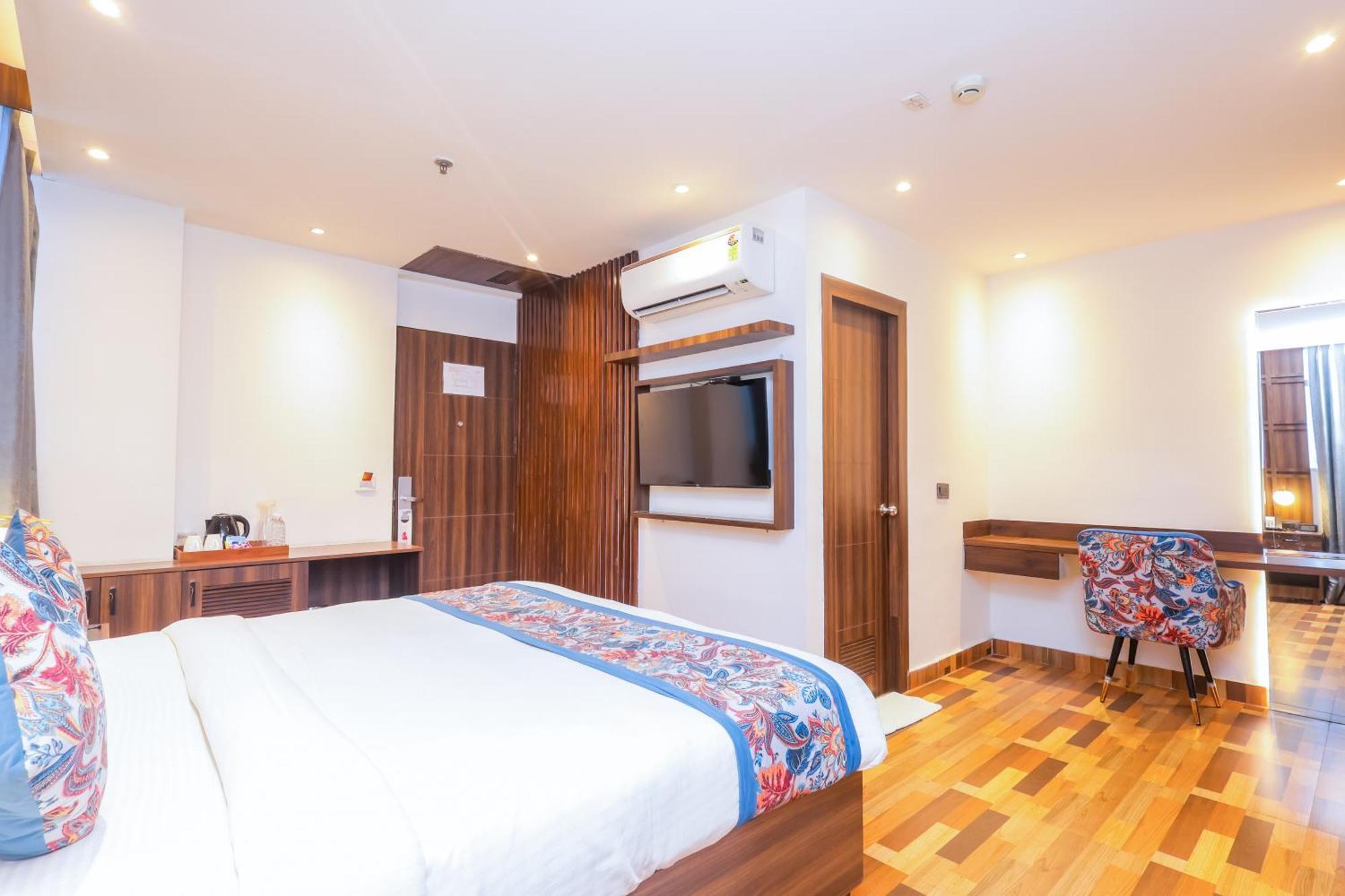 Hyphen Business Hotel Noida Esterno foto