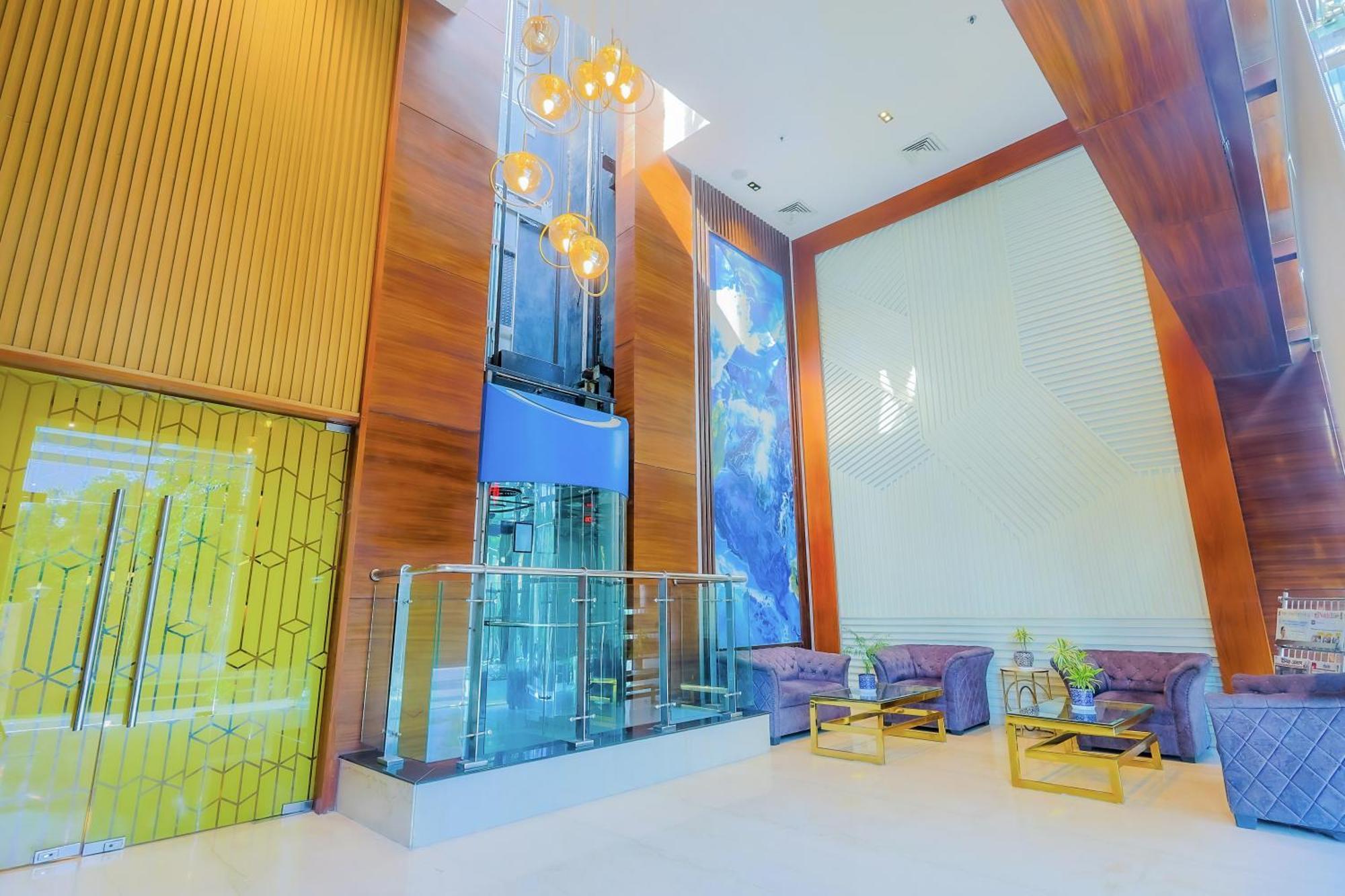 Hyphen Business Hotel Noida Esterno foto