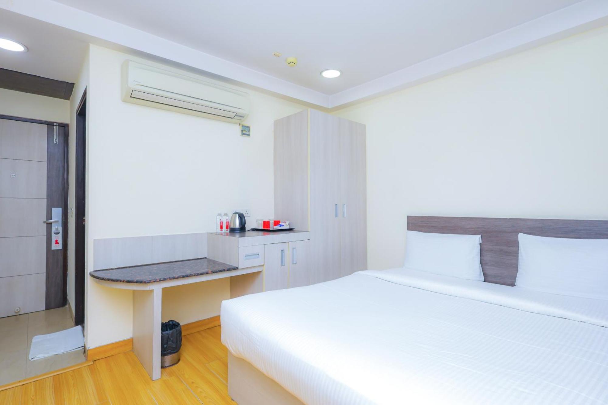 Hyphen Business Hotel Noida Esterno foto
