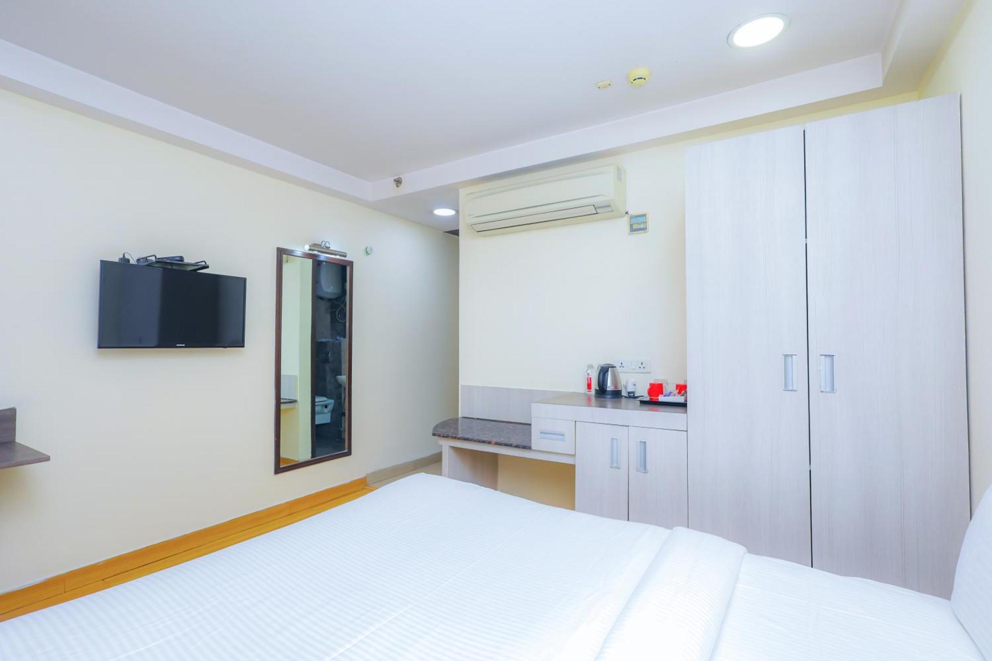 Hyphen Business Hotel Noida Esterno foto