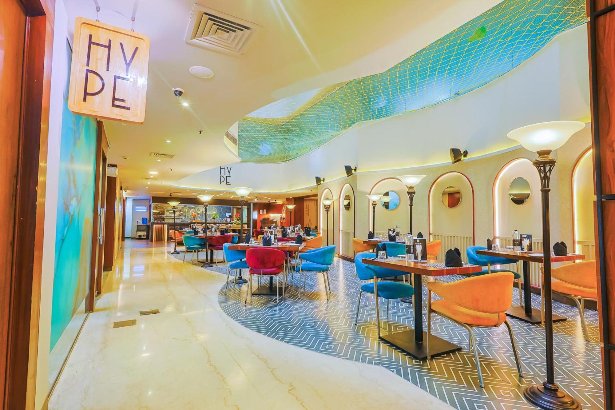 Hyphen Business Hotel Noida Esterno foto