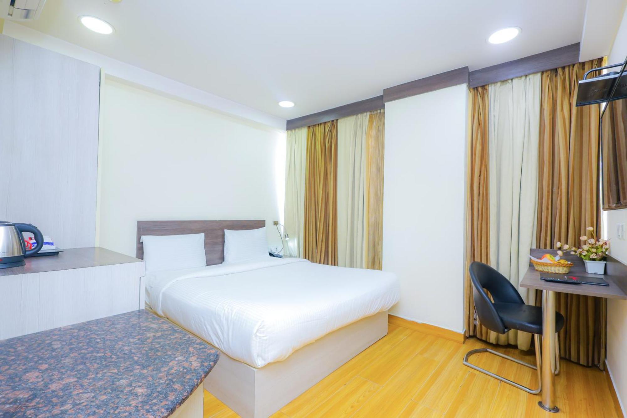 Hyphen Business Hotel Noida Esterno foto