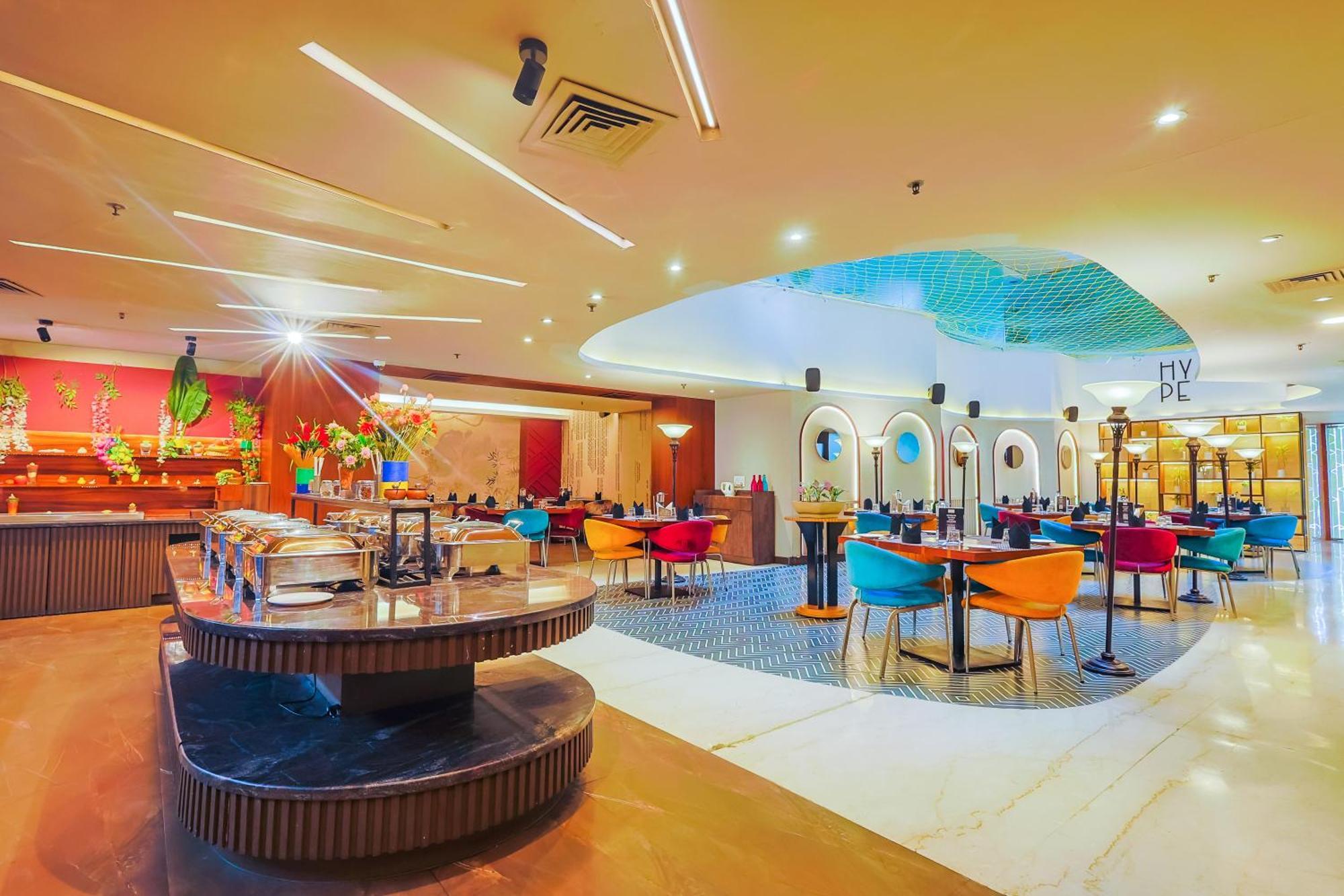 Hyphen Business Hotel Noida Esterno foto
