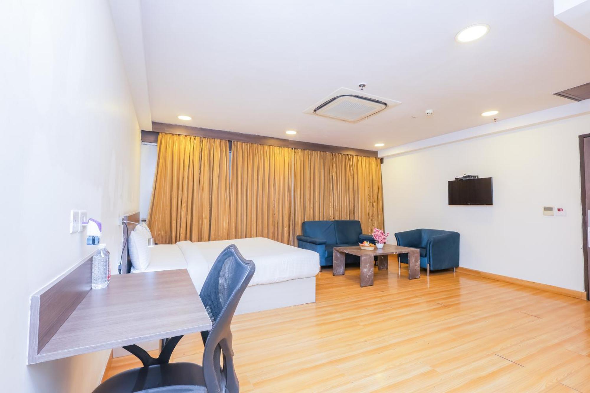 Hyphen Business Hotel Noida Esterno foto