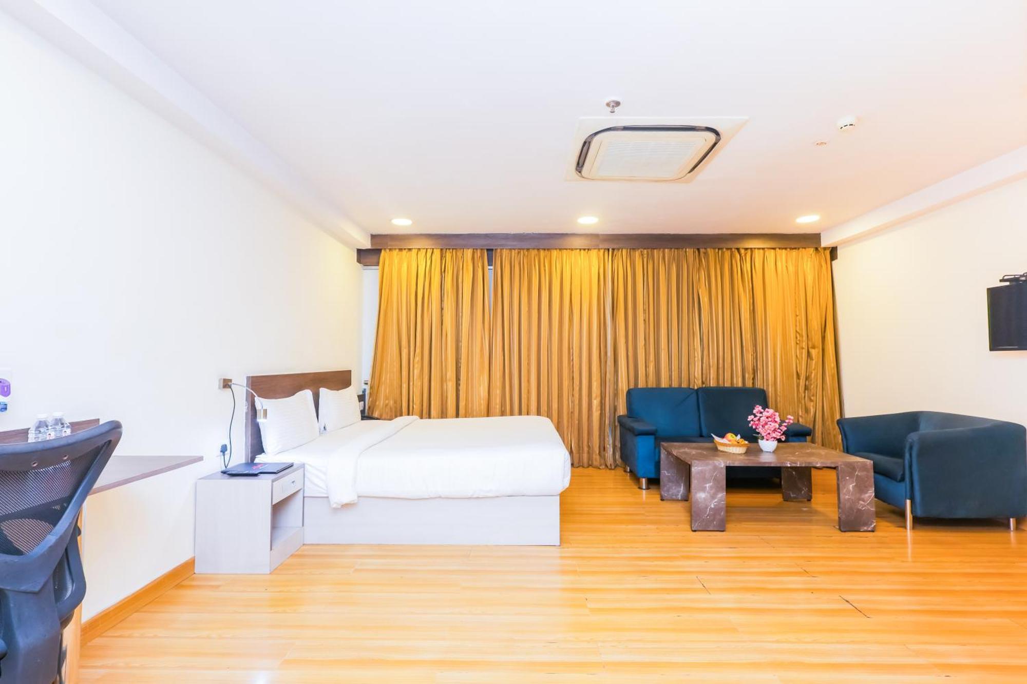 Hyphen Business Hotel Noida Esterno foto